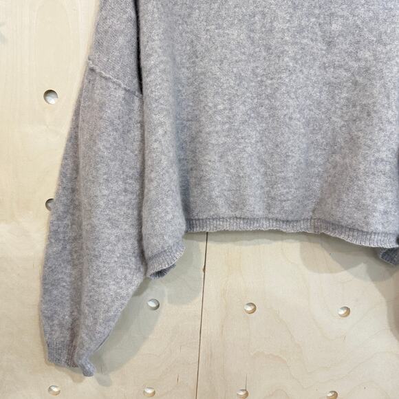 FREE PEOPLE So Low So High Cashmere Sweater Size M Grey Turtleneck Cropped - Picture 5 of 11